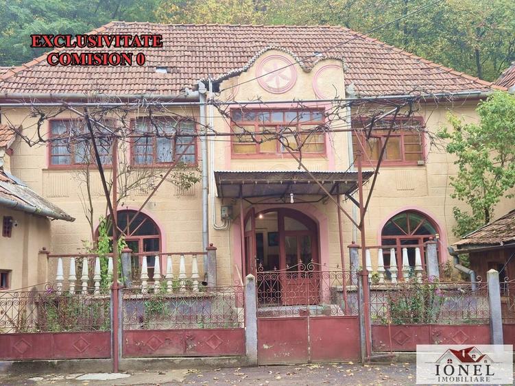 Casă individuală cu 4 camere cu Teren 1974 Mp în Stremț