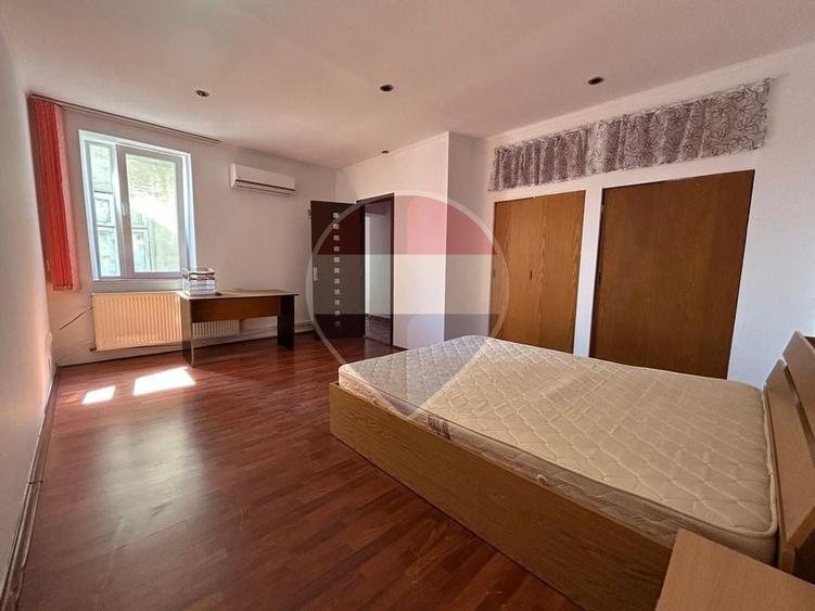 Apartament cu 2 camere decomandat, mobilat în Dacia