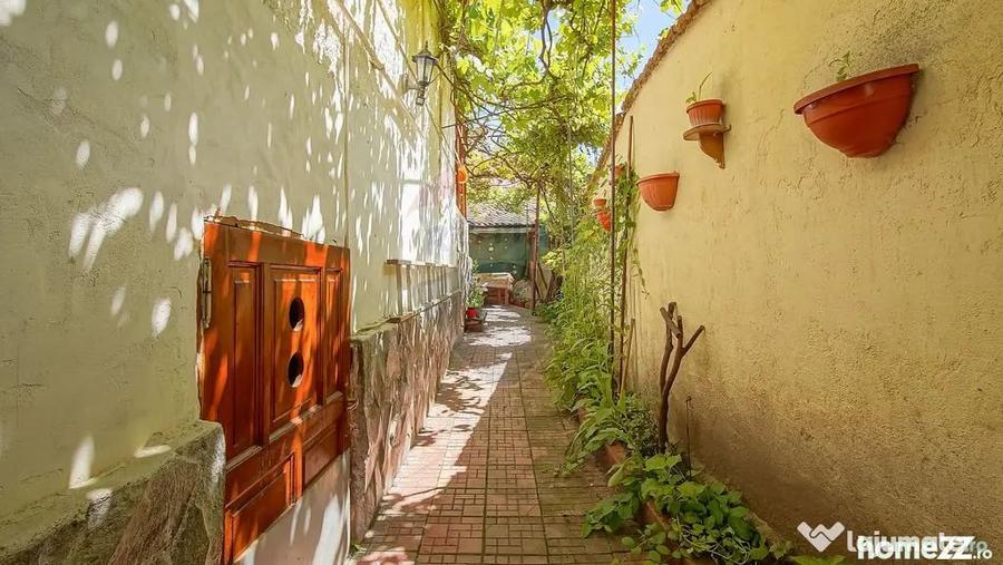 Casă cu 2 camere cu Teren 151 Mp în Central