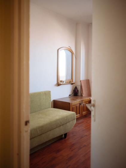 Apartament cu 4 camere semidecomandat în Mărgeanului