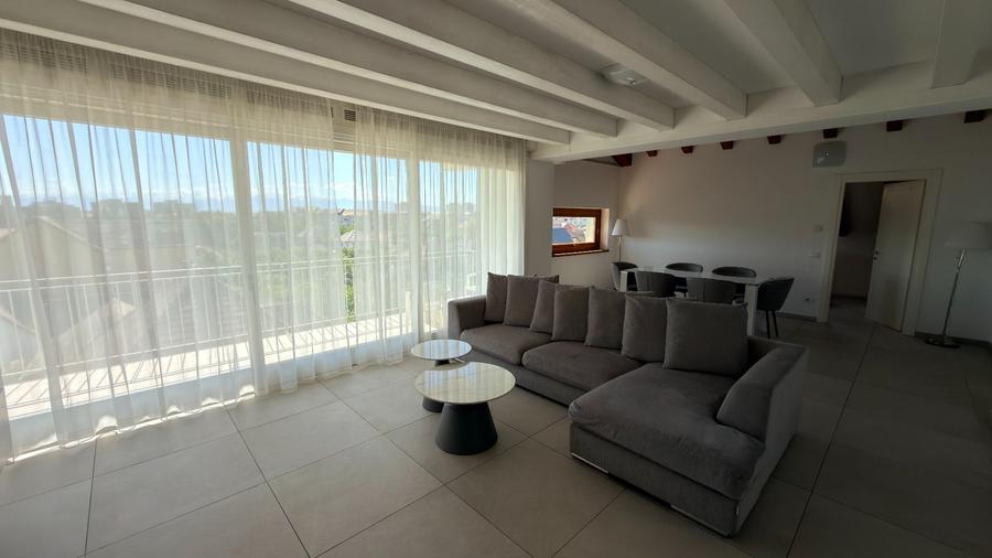 Apartament cu 3 camere în Calea Dumbrăvii