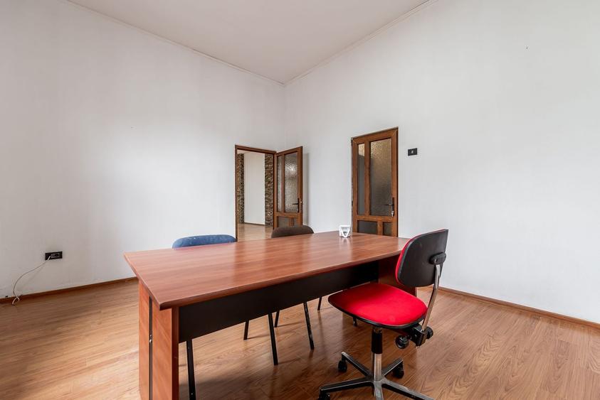 Apartament cu 2 camere semidecomandat, mobilat în Central