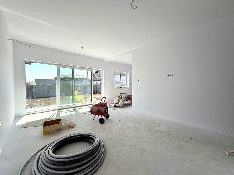 Duplex cu 4 camere cu Canalizare în Sânandrei