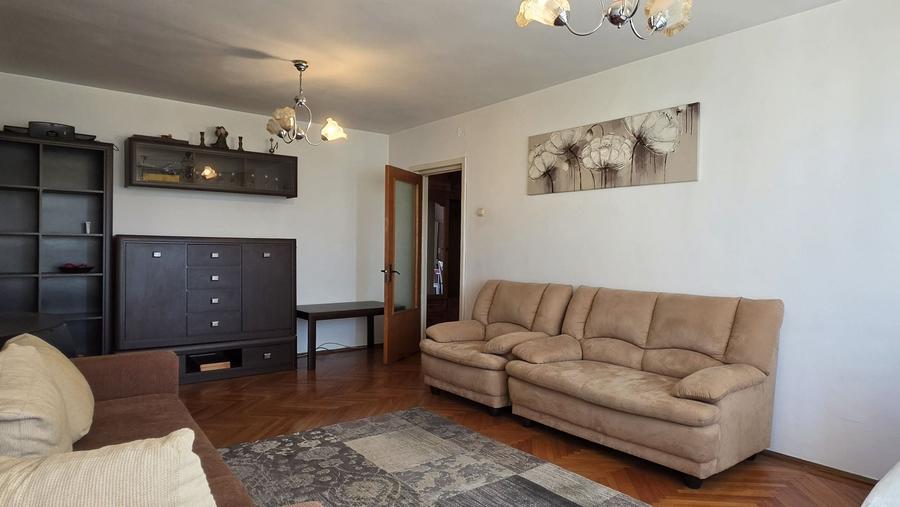 Apartament cu 3 camere decomandat, mobilat în Centrul Civic