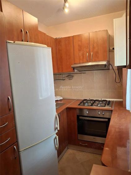 Apartament cu 3 camere semidecomandat în Micro II