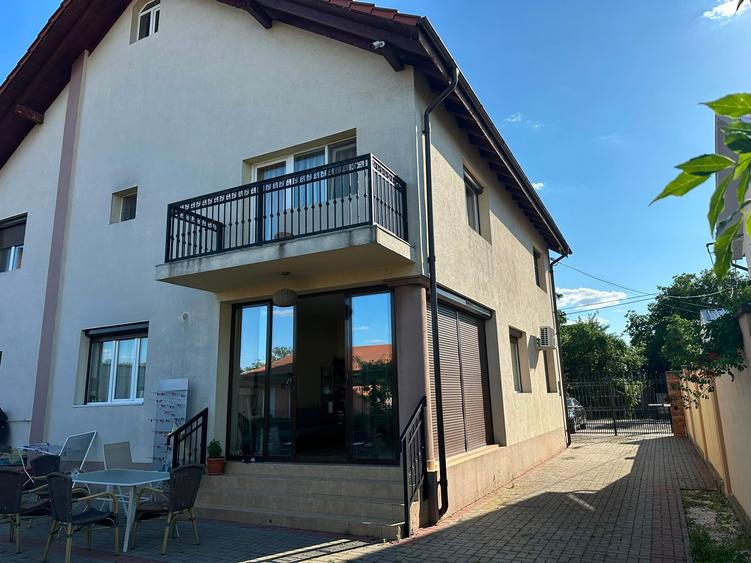 Casă individuală cu 7 camere cu Canalizare în Urseni