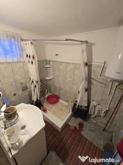 Casă cu 3 camere cu Teren 240 Mp în 23 August