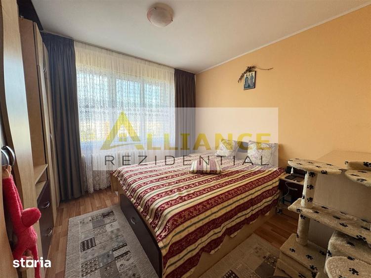 Apartament cu 3 camere decomandat în Berceni