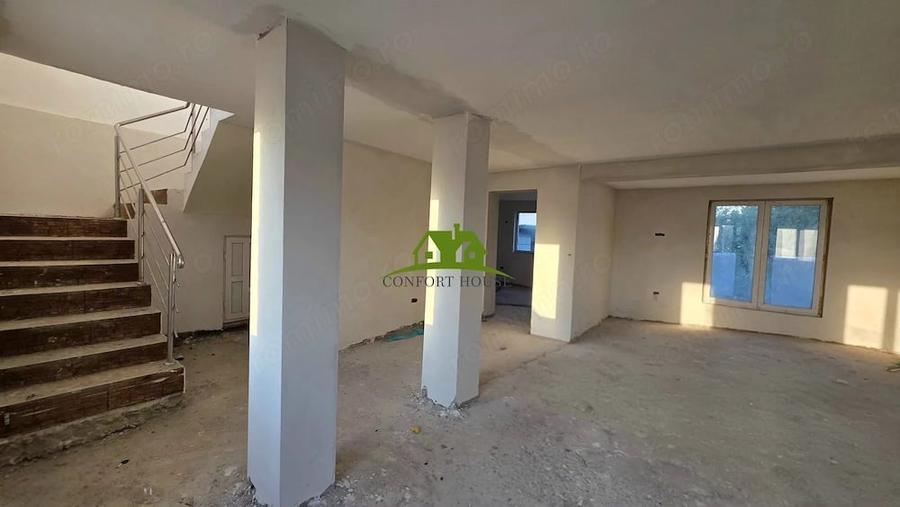 Casă cu Teren 3600 Mp în Slăvitești