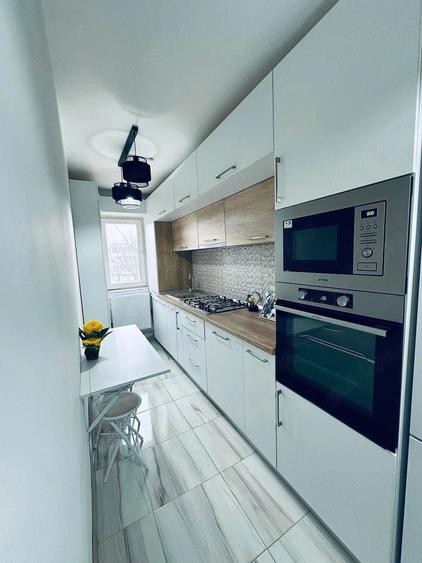 Apartament cu 3 camere semidecomandat în Central