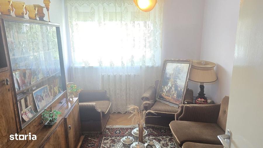 Apartament cu 4 camere decomandat în Mihai Eminescu