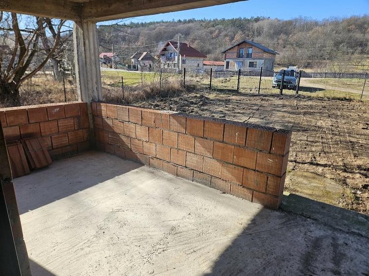 Casă cu Teren 2100 Mp în Romita