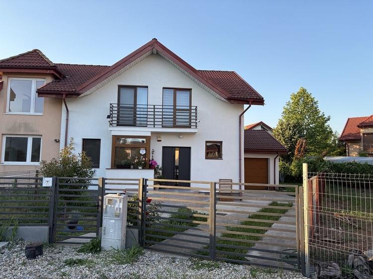 Casă cu 4 camere cu Teren 400 Mp în Central