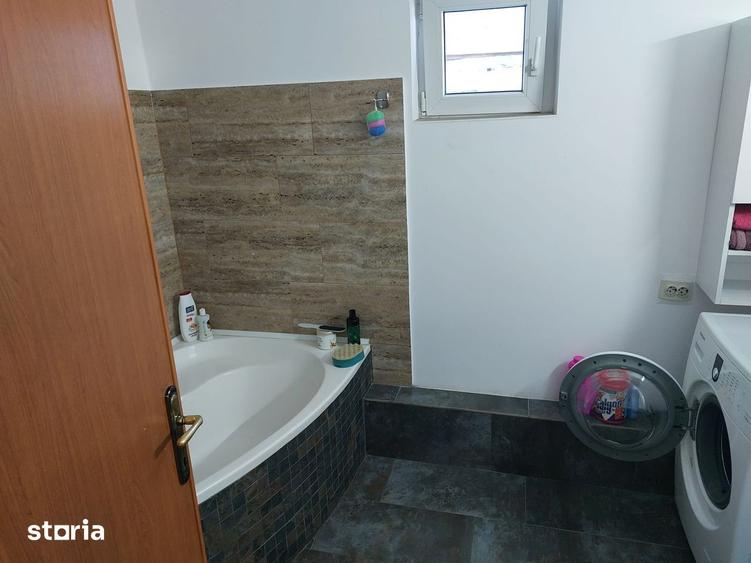 Casă cu 6 camere cu Teren 1400 Mp în Central