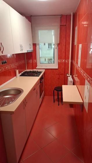 Apartament cu 2 camere decomandat în Tei