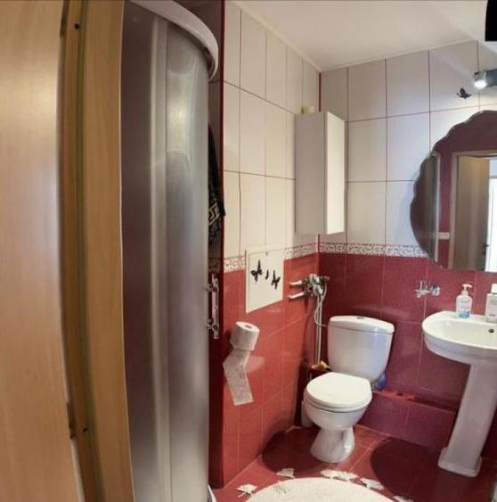 Apartament cu 4 camere, mobilat în Berceni