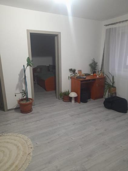 Apartament cu 2 camere semidecomandat, mobilat în Florești