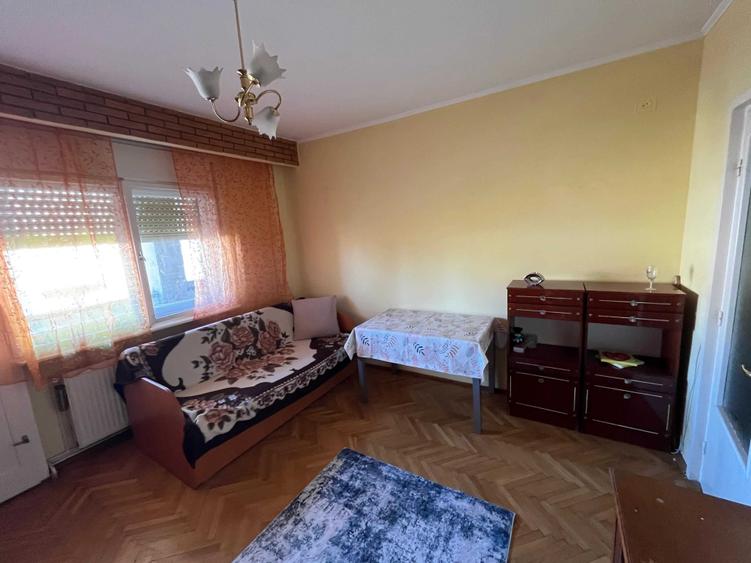 Apartament cu 4 camere decomandat, mobilat în Central
