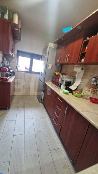 Casă individuală cu 5 camere cu Canalizare în Satulung