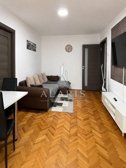 Apartament cu 3 camere semidecomandat, mobilat în Dacia