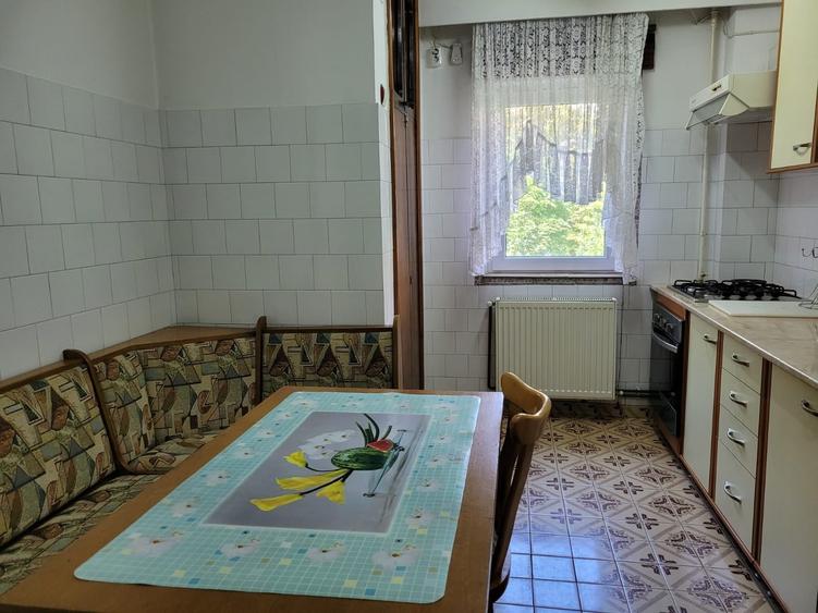 De închiriat apartament cu 4 camere - 7