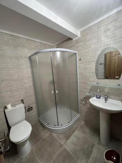 Casă individuală cu 8 camere cu Canalizare în Colibița