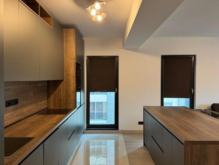 Apartament cu 3 camere decomandat, mobilat în Vitan