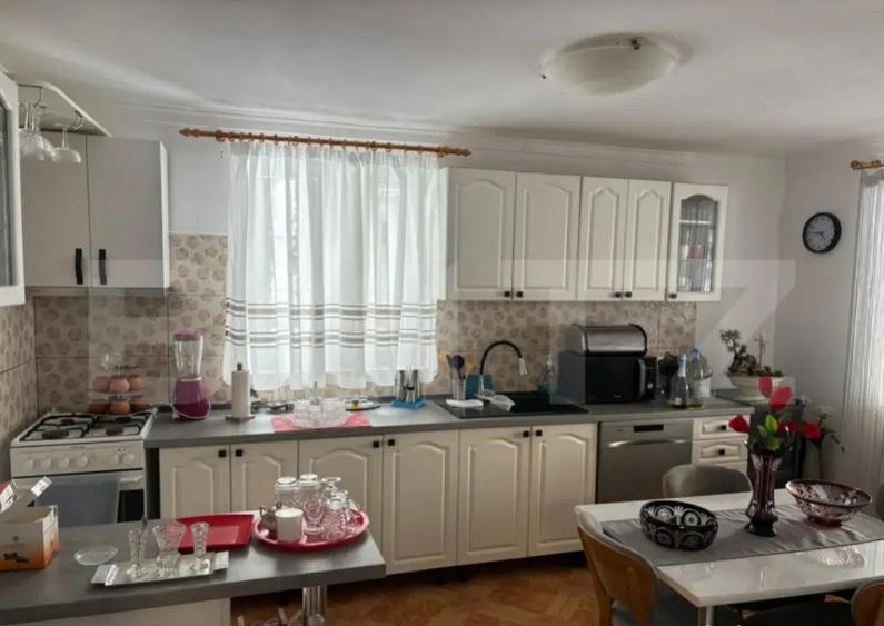 Casă cu 7 camere cu Teren 1300 Mp în Central