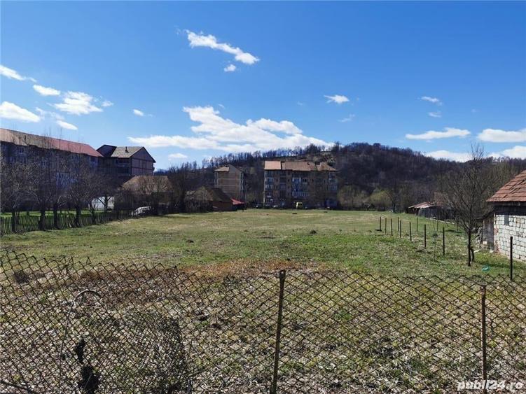 Teren de 5280 mp, în Petros