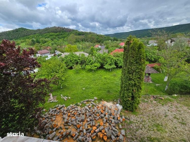 Casă cu 4 camere cu Teren 1210 Mp în Coșești