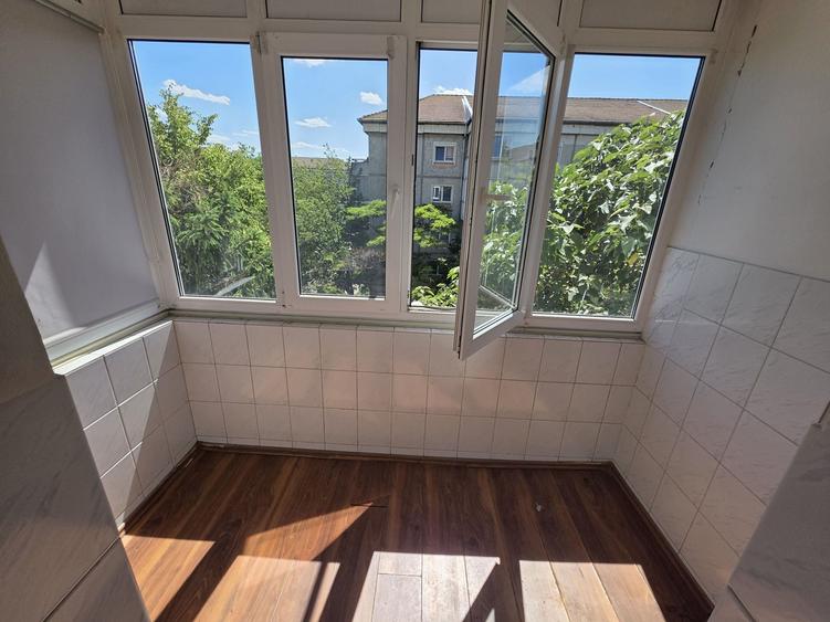 Apartament cu 3 camere decomandat în Rogerius