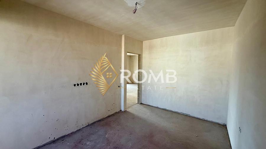 Apartament cu 3 camere decomandat în Florești