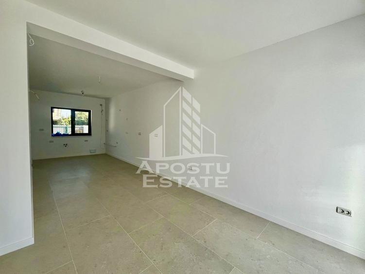 Casă cu 3 camere cu Teren 250 Mp în Plopi