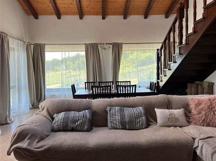 Casă individuală cu 6 camere cu Teren 46000 Mp în Herghelia
