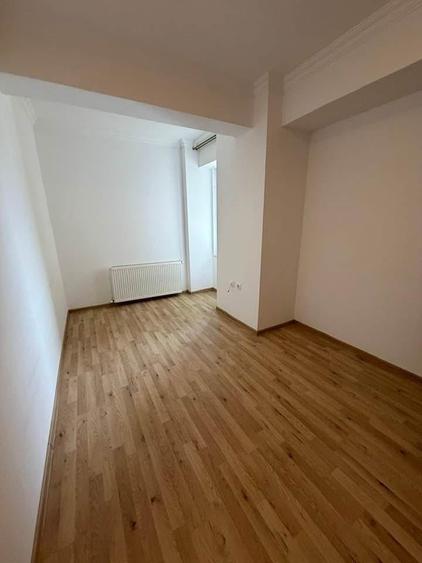 Apartament cu 3 camere decomandat în Km 4-5