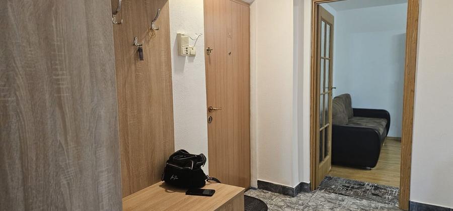 Apartament cu 2 camere decomandat, mobilat în Piața Centrală