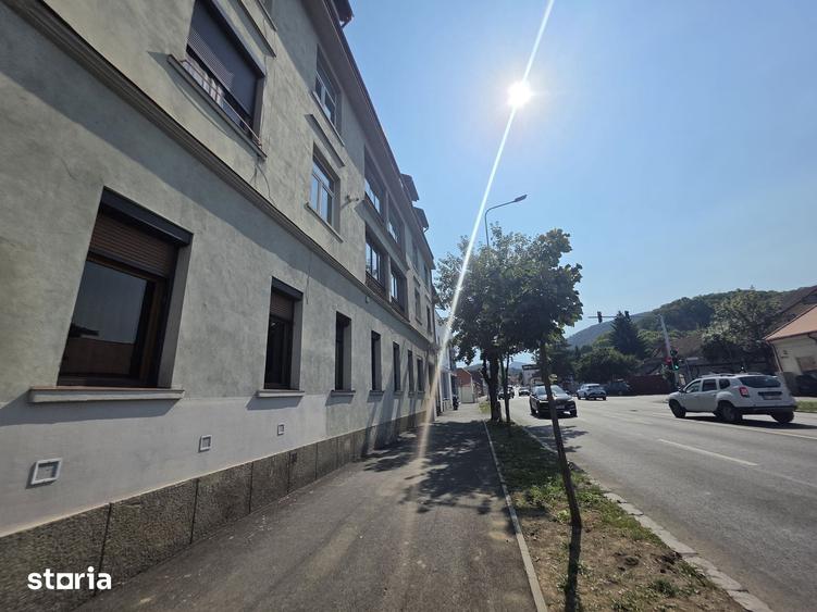 Apartament cu 2 camere semidecomandat în Tractorul