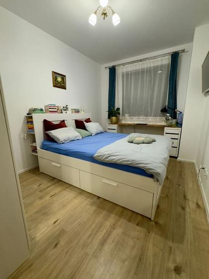 Apartament cu 3 camere semidecomandat, mobilat în Băneasa