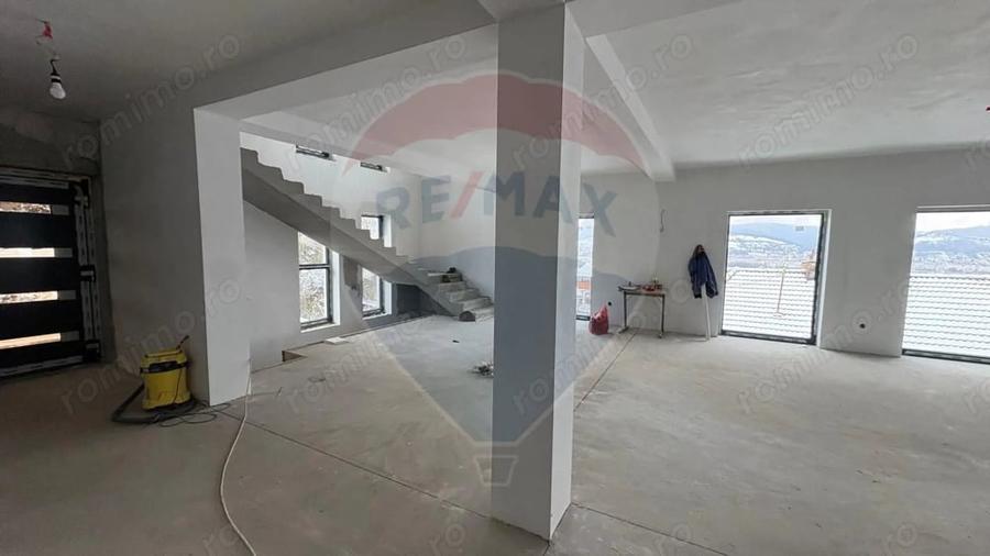 Casă cu 2 camere cu Teren 822 Mp în Central