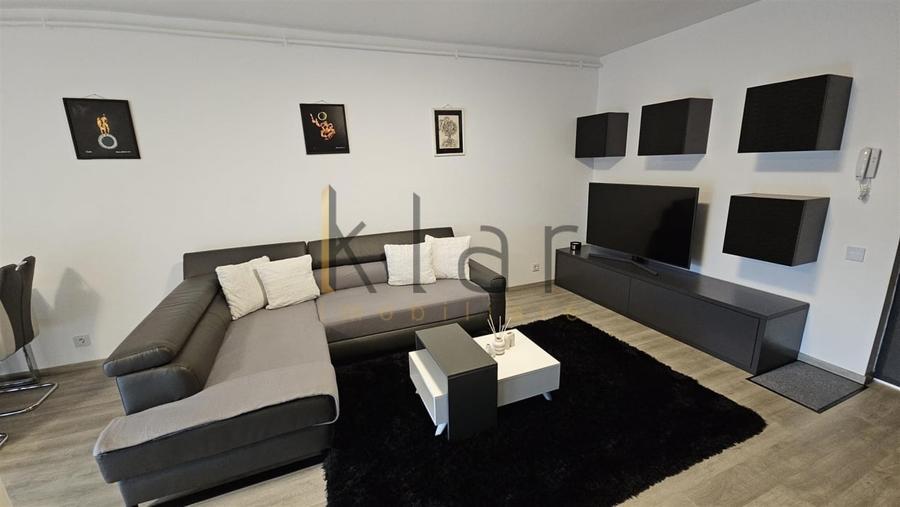 Apartament cu 3 camere semidecomandat, mobilat în Bună Ziua