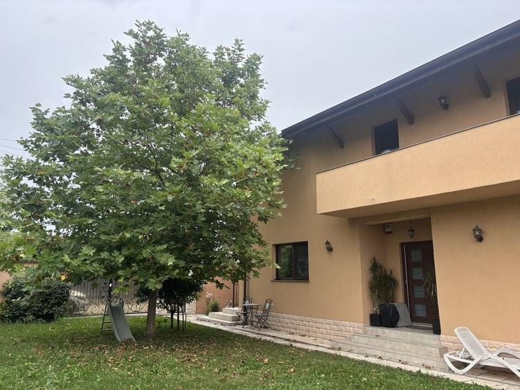 Casă cu 4 camere în Central