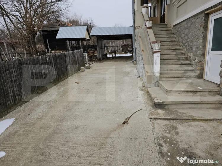 Casă cu 3 camere cu Teren 6300 Mp în Central