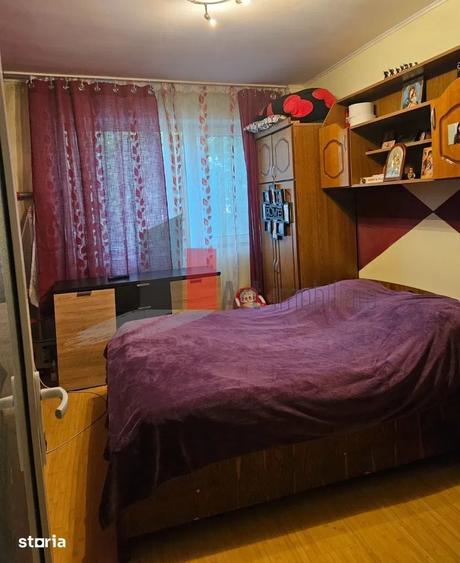 Apartament cu 3 camere semidecomandat, mobilat în Alexandru Obregia