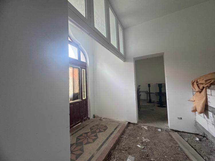 Casă individuală cu 4 camere cu Teren 400 Mp în Central