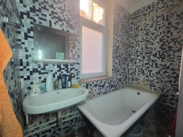 Apartament cu 4 camere decomandat în Universitate