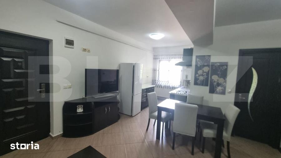 Apartament cu 3 camere în Podu Roș