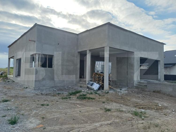 Casă cu 4 camere cu Teren 1000 Mp în Mitocu Dragomirnei