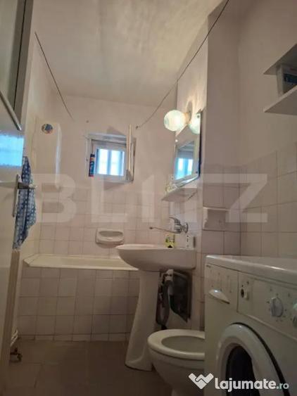Apartament cu 3 camere semidecomandat, mobilat în Central