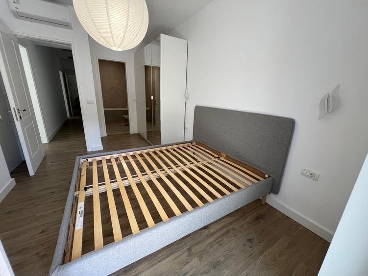 Apartament cu 4 camere semidecomandat în Armeneasca