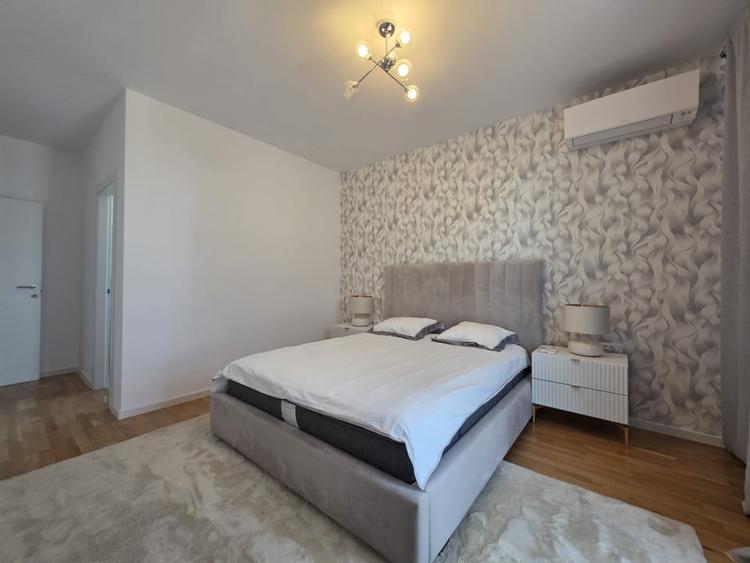 Apartament cu 4 camere decomandat în Băneasa